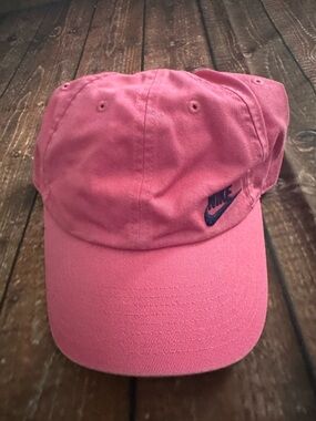 Nike Women’s Pink Logo Embroidered Baseball Cap blue logo